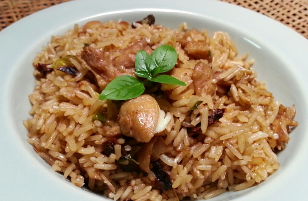 ข้าวอบไก่ชาผู่เอ๋อ (Clay Pot Chicken Rice with Pu-Erh Tea)